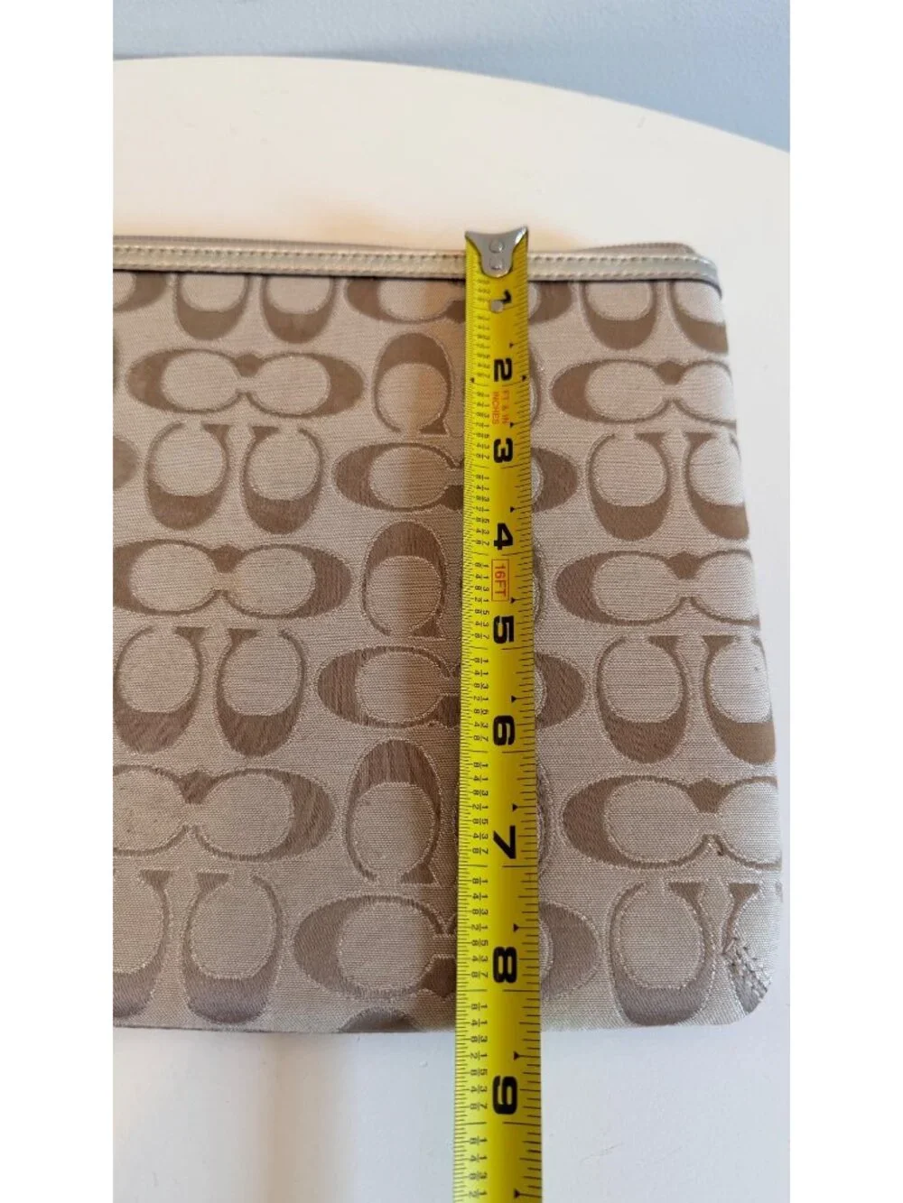 Coach Signature C iPad / Tablet Zippered Padded Carrying Case In Beige / Gold